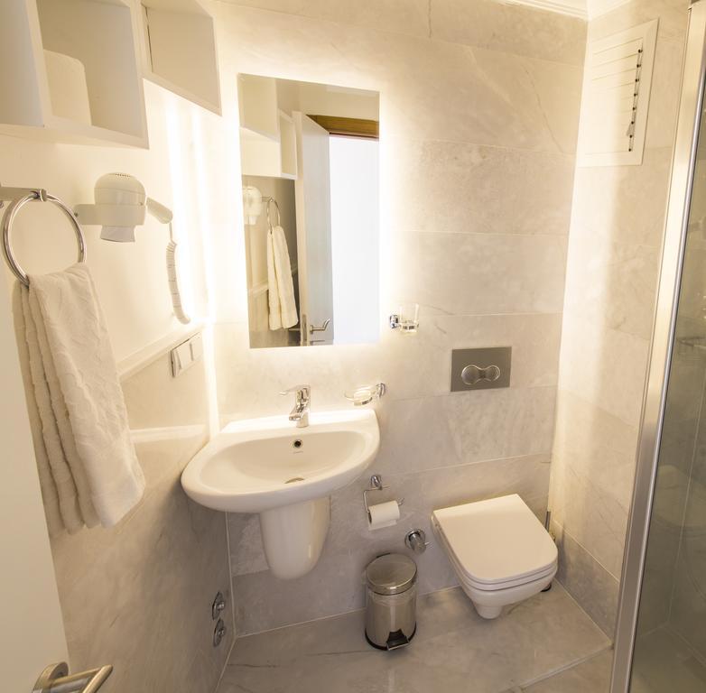 Defne Hotel Каш Екстериор снимка