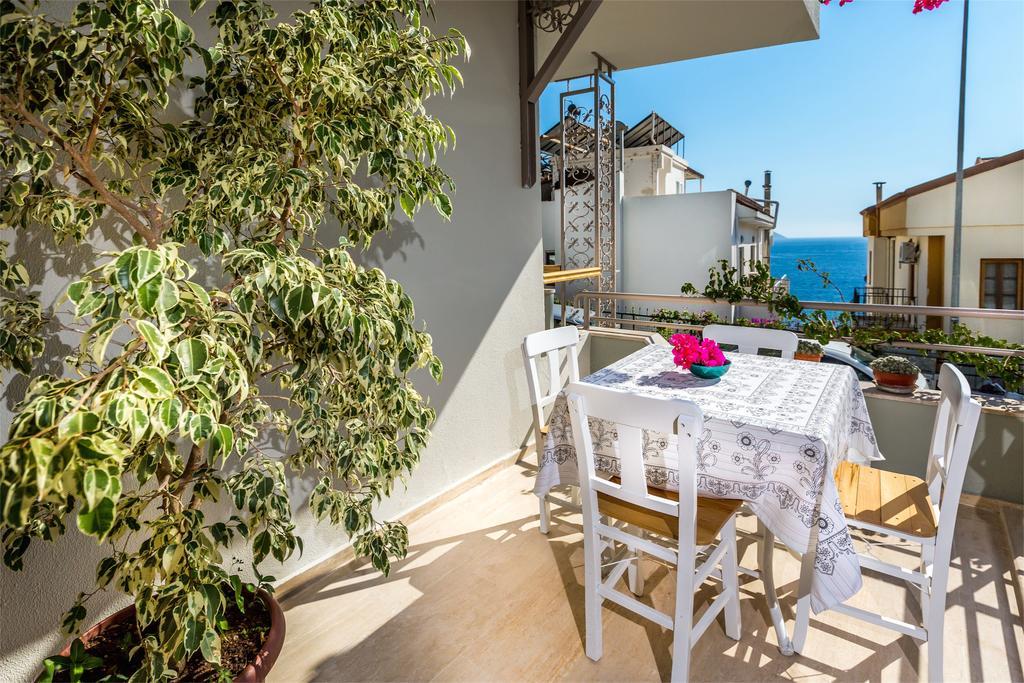 Defne Hotel Каш Екстериор снимка