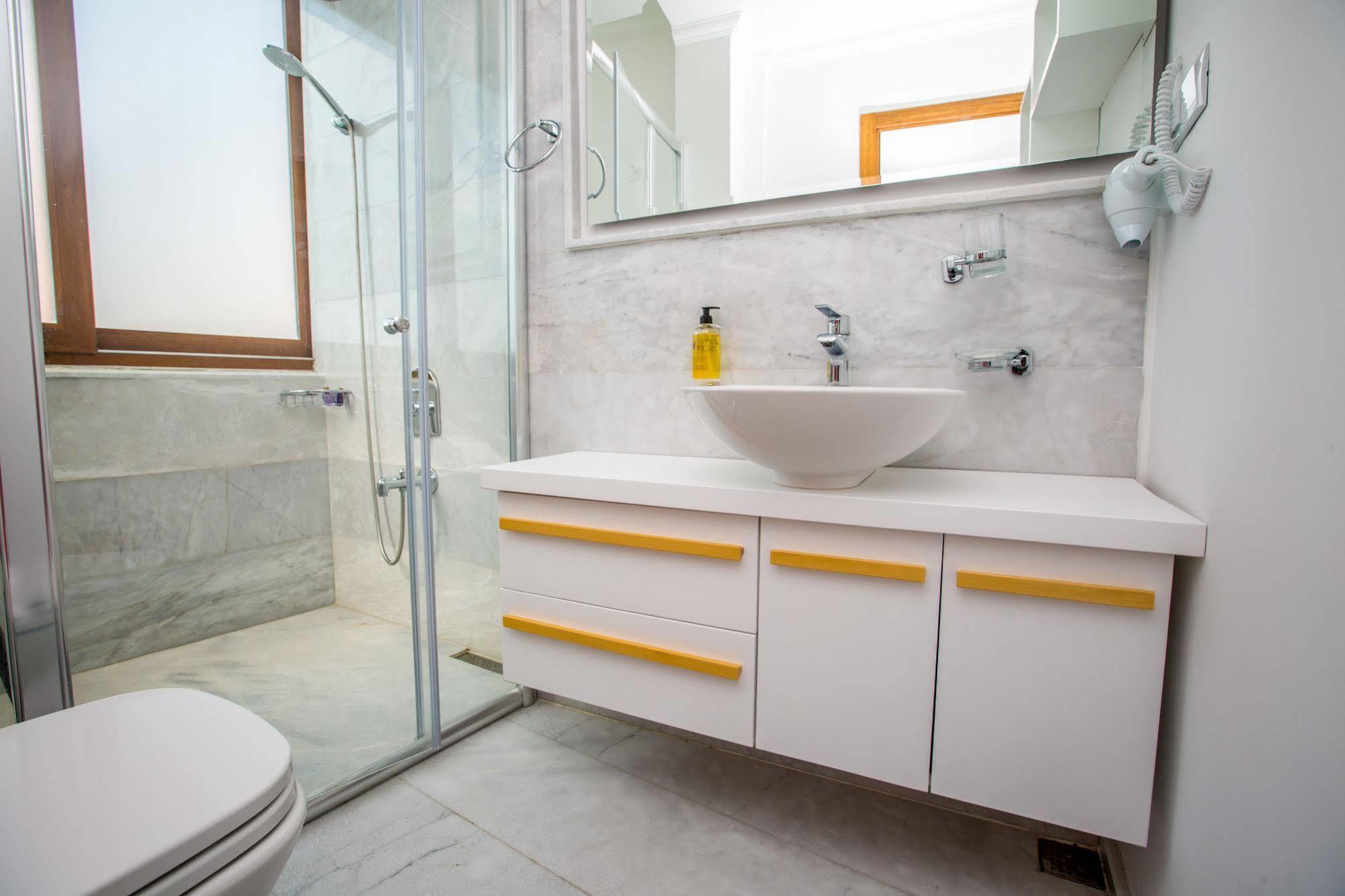 Defne Hotel Каш Екстериор снимка