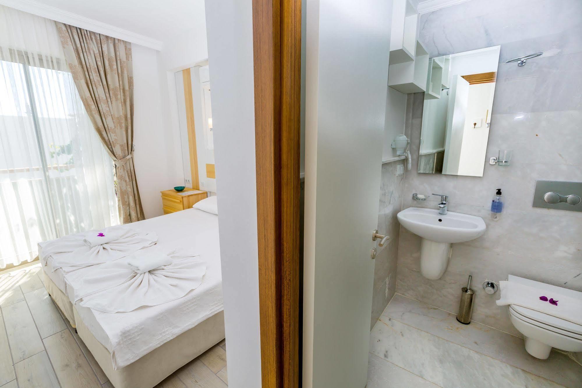 Defne Hotel Каш Екстериор снимка