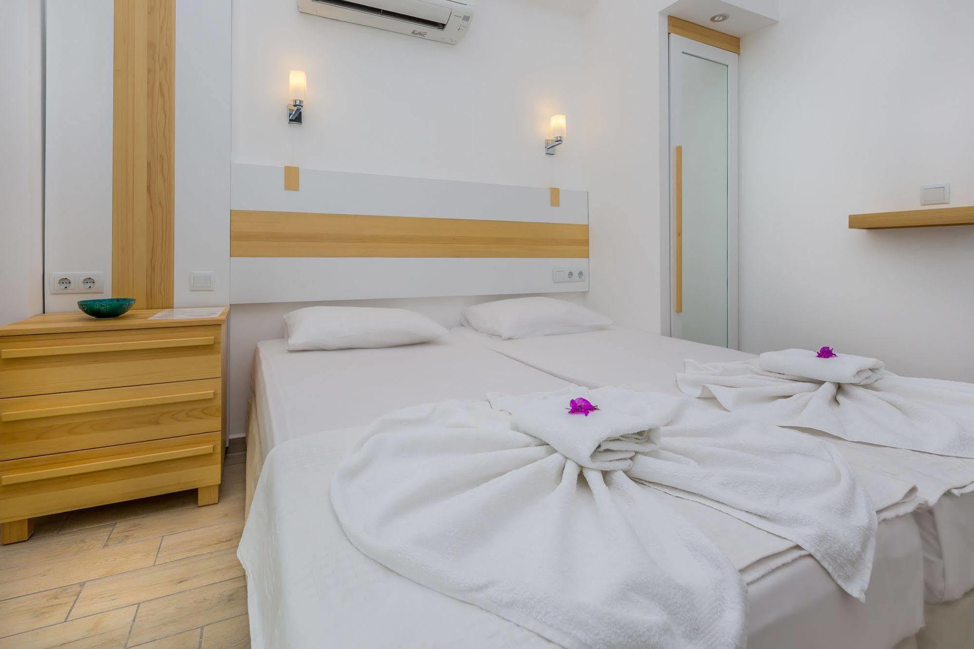 Defne Hotel Каш Екстериор снимка