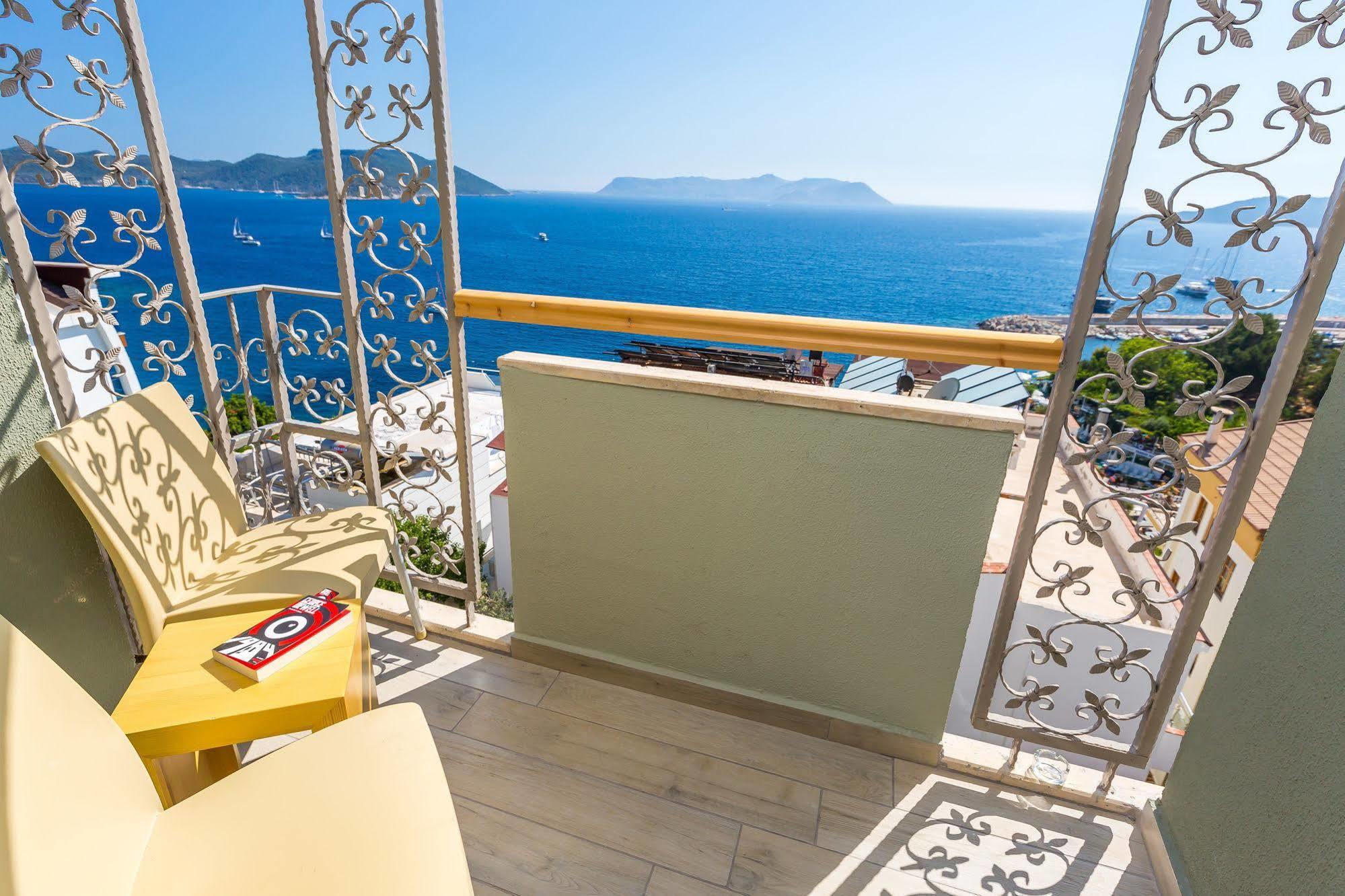 Defne Hotel Каш Екстериор снимка